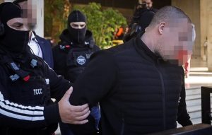 Διπλή δολοφονία στην Φοινικούντα: Στην Ευελπίδων ο ανιψιός και ο επιχειρηματίας – Οι συλληφθέντες θα μεταχθούν στα δικαστήρια Καλαμάτας