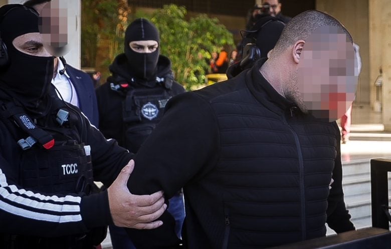 Διπλή δολοφονία στην Φοινικούντα: Στην Ευελπίδων ο ανιψιός και ο επιχειρηματίας – Οι συλληφθέντες θα μεταχθούν στα δικαστήρια Καλαμάτας