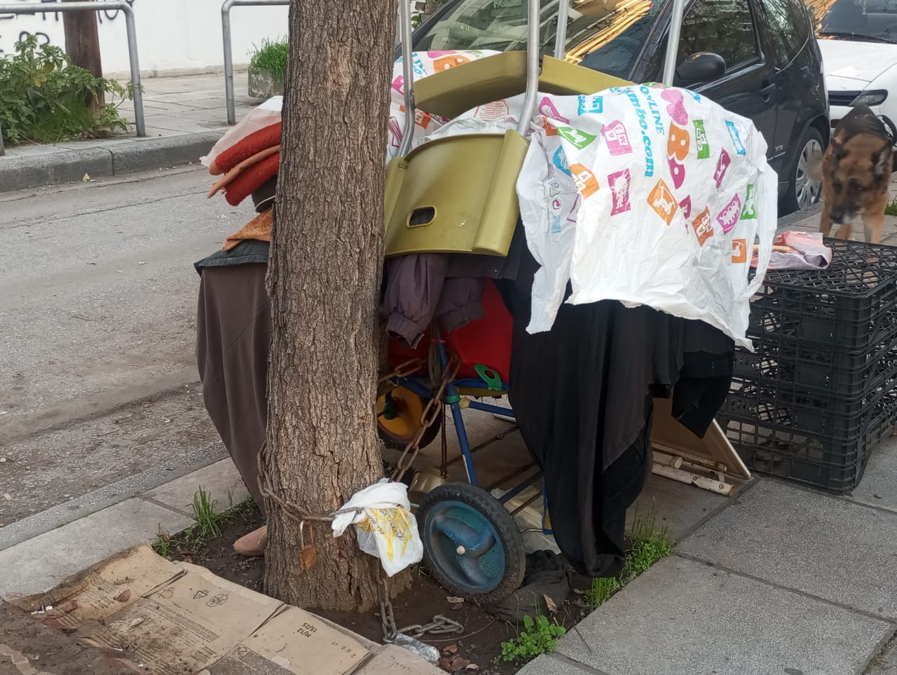 Θεσσαλονίκη: Αντιδράσεις για απομάκρυνση ηλικιωμένου αστέγου