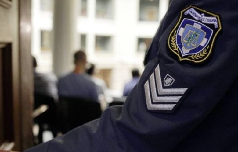 Ένας αστυνομικός στη φυλακή και άλλοι δύο ελεύθεροι με όρους για χρηματισμό σε παραβάσεις του ΚΟΚ στην Χαλκιδική