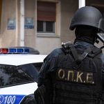 16χρονος παράτησε κοριτσάκι σε κλεμμένο αμάξι - Τον καταδίωκαν αστυνομικοί