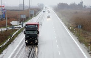 Νταλίκα κινήθηκε στο αντίθετο ρεύμα κυκλοφορίας στην εθνική οδό Αθηνών-Θεσσαλονίκης