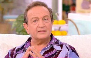 Σπύρος Μπιμπίλας για υπόθεση Γιώργου Μαζωνάκη: «Εάν χτυπάς αυτόν που θέλει να καταγγείλει, σημαίνει ότι προσπαθείς να κλείσεις και τα στόματα άλλων»