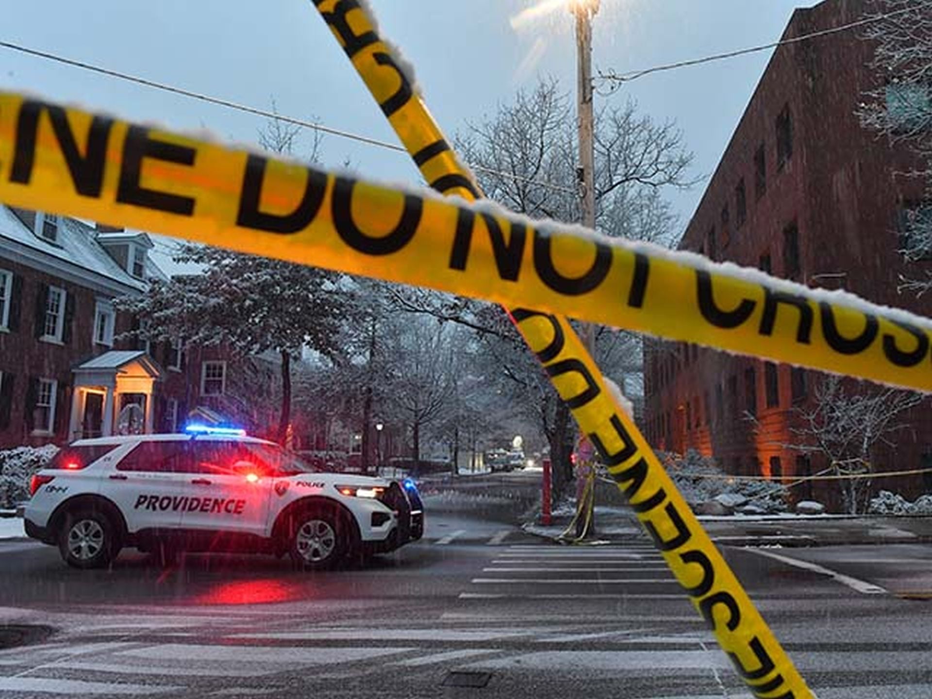 ΗΠΑ: Ελεύθερος ο άνδρας που είχε προσαχθεί για την επίθεση στο Μπράουν - Ασύλληπτος ο δράστης