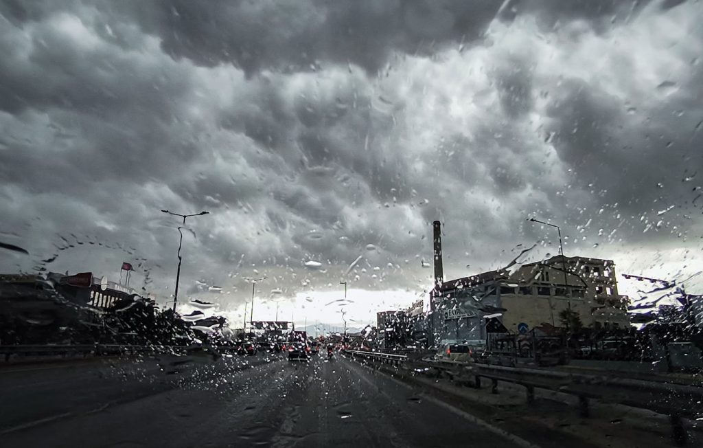 Για επικίνδυνα φαινόμενα προειδοποιεί η ΕΜΥ: Κακοκαιρία από την Πέμπτη με ισχυρές βροχές και καταιγίδες