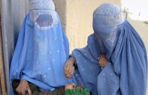 H Δανία θέλει να απαγορεύσει τη χρήση μπούρκας και νικάμπ στα σχολεία και τα πανεπιστήμια