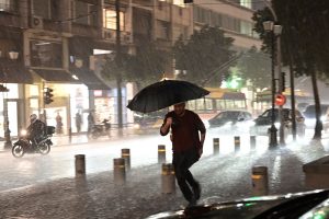 Πώς θα κινηθεί τις επόμενες ώρες η κακοκαιρία Byron - Δείτε live