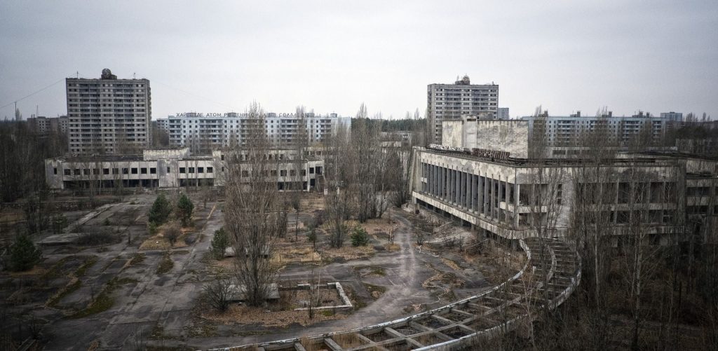 Τσερνόμπιλ: Το προστατευτικό «κέλυφος» στο πυρηνικό εργοστάσιο υπέστη ζημιά από drone