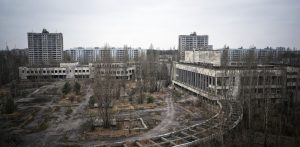 Τσερνόμπιλ: Το προστατευτικό «κέλυφος» στο πυρηνικό εργοστάσιο υπέστη ζημιά από drone