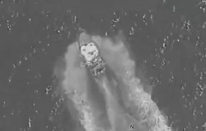 Τρία αεροπορικά πλήγματα των ΗΠΑ εναντίον ταχύπλοων στον ανατολικό Ειρηνικό – Οκτώ νεκροί