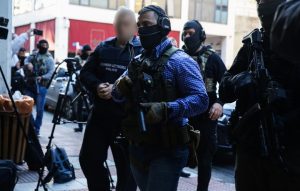 Στην Εισαγγελία Πειραιά ο «Έλληνας Εσκομπάρ» και οι τέσσερις συλληφθέντες για το φορτίο κοκαΐνης – Το σκάφος έχει δέσει σε λιμάνι της Μαρτινίκας