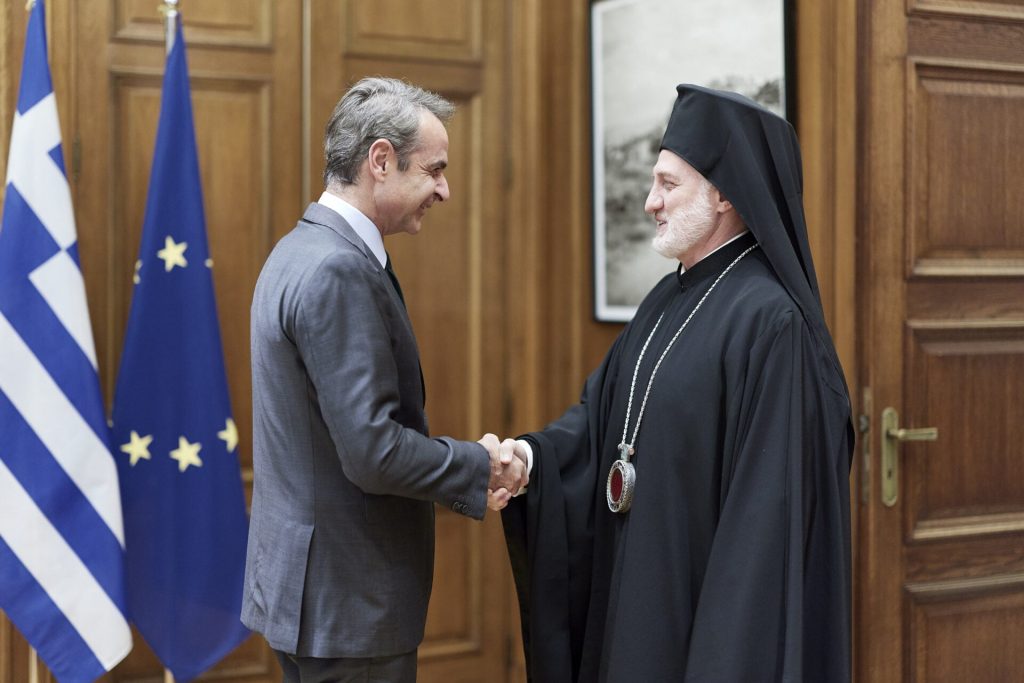 Επίσκεψη Ελπιδοφόρου στην Αθήνα – Συναντήσεις με Τασούλα, Μητσοτάκη και Ιερώνυμο