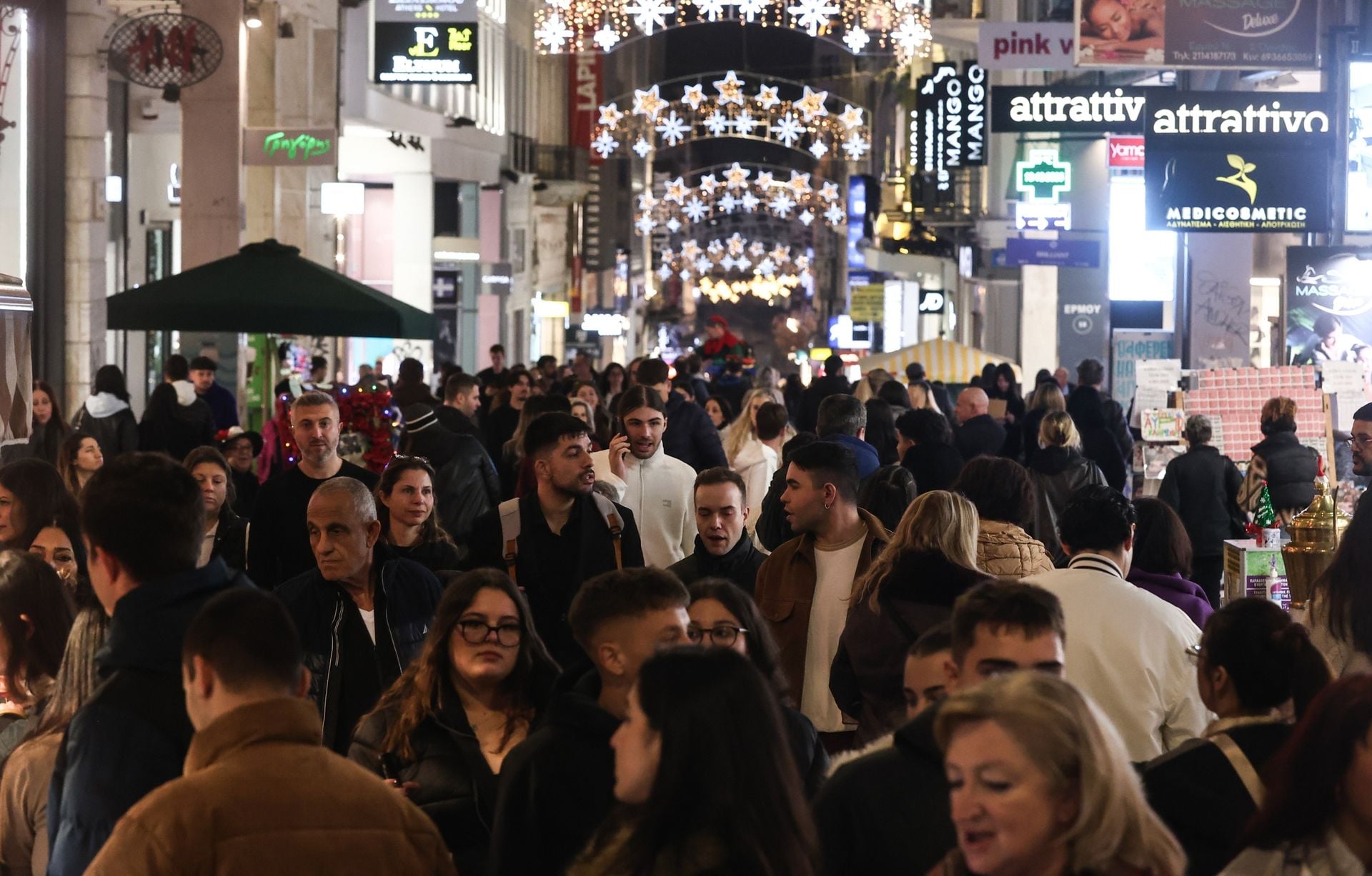 Εορταστικό ωράριο: Ανοιχτά το Σάββατο και την Κυριακή 28/12 τα καταστήματα