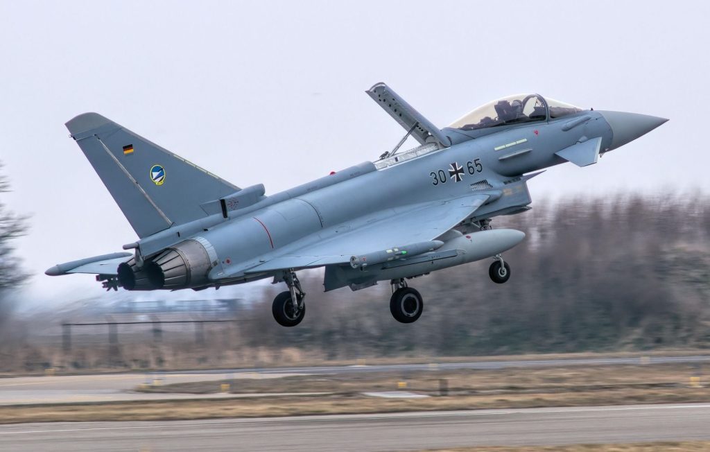 Πέντε Eurofighter και 150 στρατιώτες αναπτύσσονται στην Πολωνία