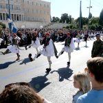 Σημαντική αποκατάσταση της ιστορικής διαδρομής των Ευζώνων στην πλατεία Συντάγματος!