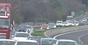 Υπό βροχή αλλά με λιγότερα προβλήματα η έξοδος των Χριστουγέννων