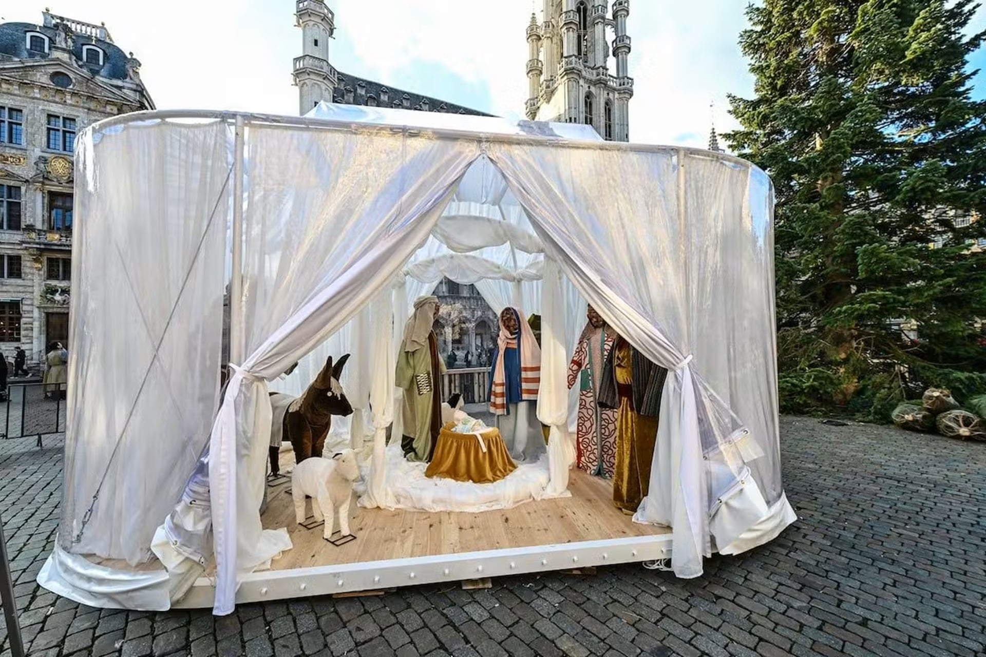 Σάλος στην Ευρώπη: Χωρίς κεφάλι το Θείο Βρέφος στη φάτνη των Βρυξελλών