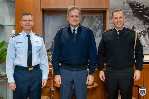 Στο ΓΕΑ οι ακόλουθοι Άμυνας και Αεροπορίας των ΗΠΑ