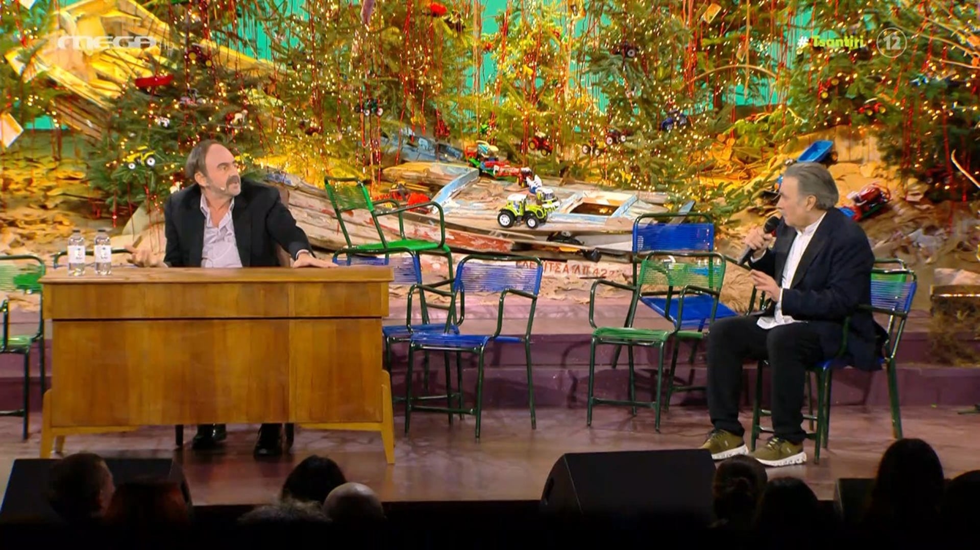 Ο «Φραπές» πήγε στον Λαζόπουλο - Η σκηνή που έκλεψε την παράσταση