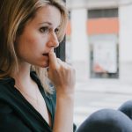 Νιώθω ότι όλοι με κοιτούν και μιλούν για μένα... Τι μου συμβαίνει;