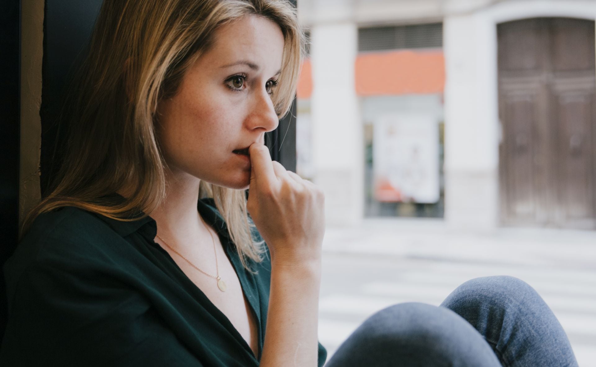 Νιώθω ότι όλοι με κοιτούν και μιλούν για μένα... Τι μου συμβαίνει;