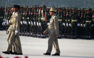 Μιανμάρ: Ο ηγέτης της χούντας ψήφισε στις εκλογές κι έκανε μάθημα «δημοκρατίας»