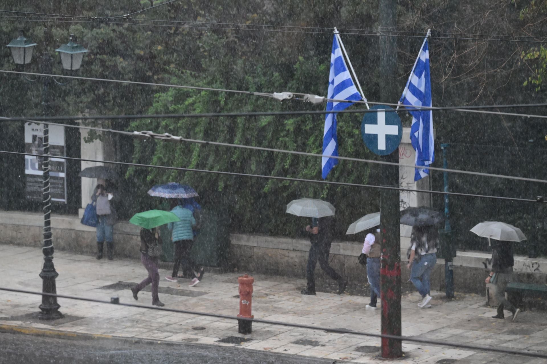 Με επικίνδυνες καταιγίδες έρχεται η κακοκαιρία Byron - Οι 9 περιοχές στο «κόκκινο»