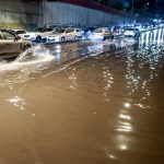 Κακοκαιρία Byron: SOS στη Μάνδρα, κλειστή η εθνική προς Κόρινθο στα διόδια Ελευσίνας