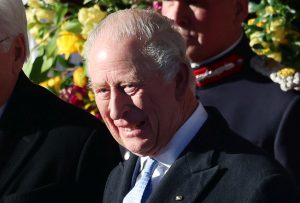 Κάρολος: «Σπάει» το πρωτόκολλο και θα μιλήσει για τον καρκίνο του