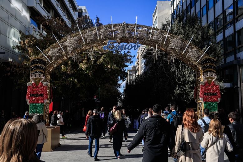 Ανοικτά τα καταστήματα σήμερα, σε ρυθμούς εορταστικού ωραρίου η κυριακάτικη αγορά