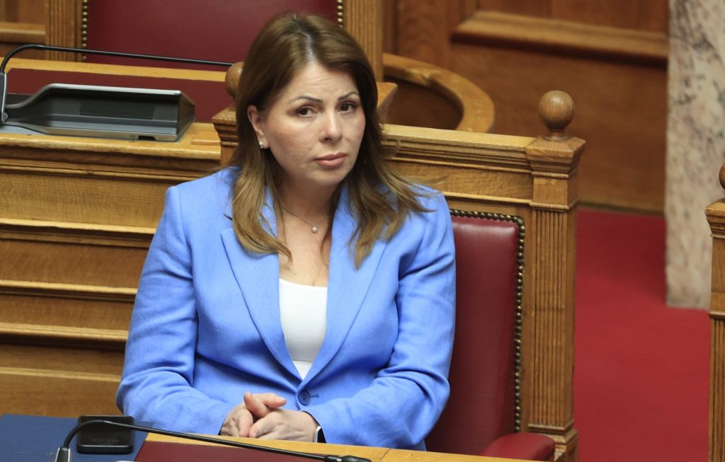 H Παπακώστα «τα άκουσε» από αγρότες στα Τρίκαλα - «7 χρόνια τι κάνετε;»