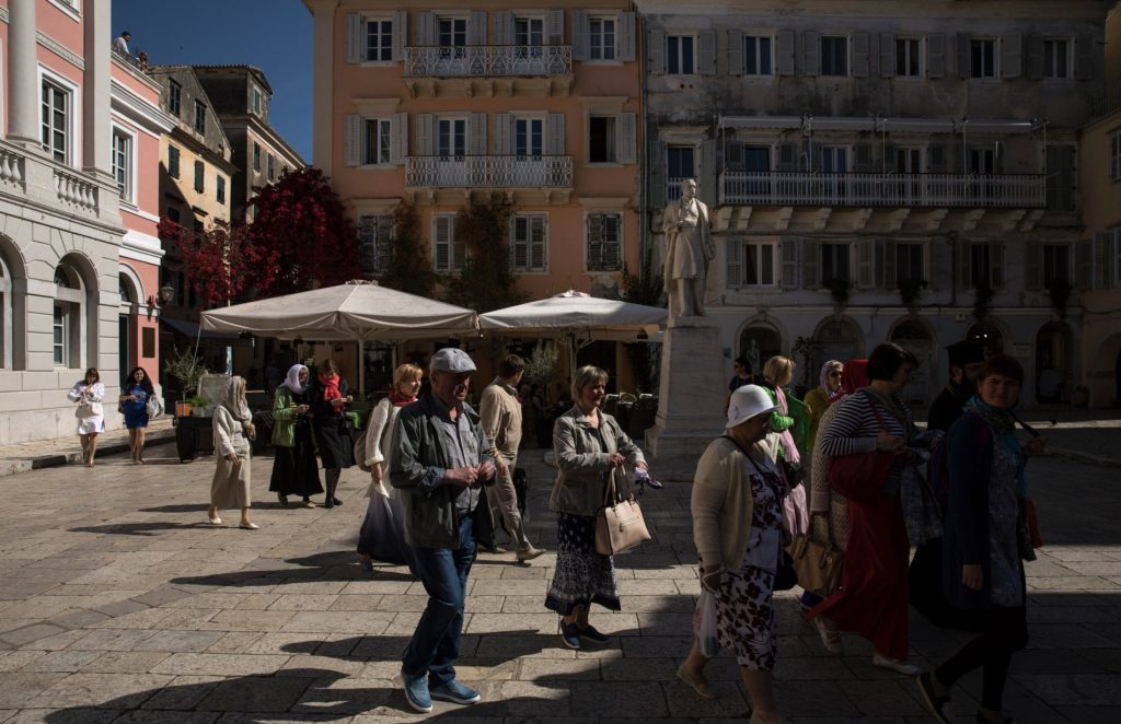 Κέρκυρα: Γιατρός έπιασε από τον λαιμό 20χρονη για μία θέση πάρκινγκ
