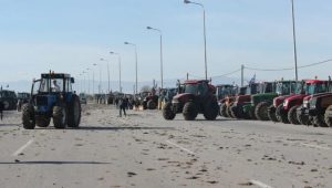 Άνοιξαν το ρεύμα προς Θεσσαλονίκη οι αγρότες του μπλόκου στα διόδια των Μαλγάρων– Κλειστό το ρεύμα προς Αθήνα