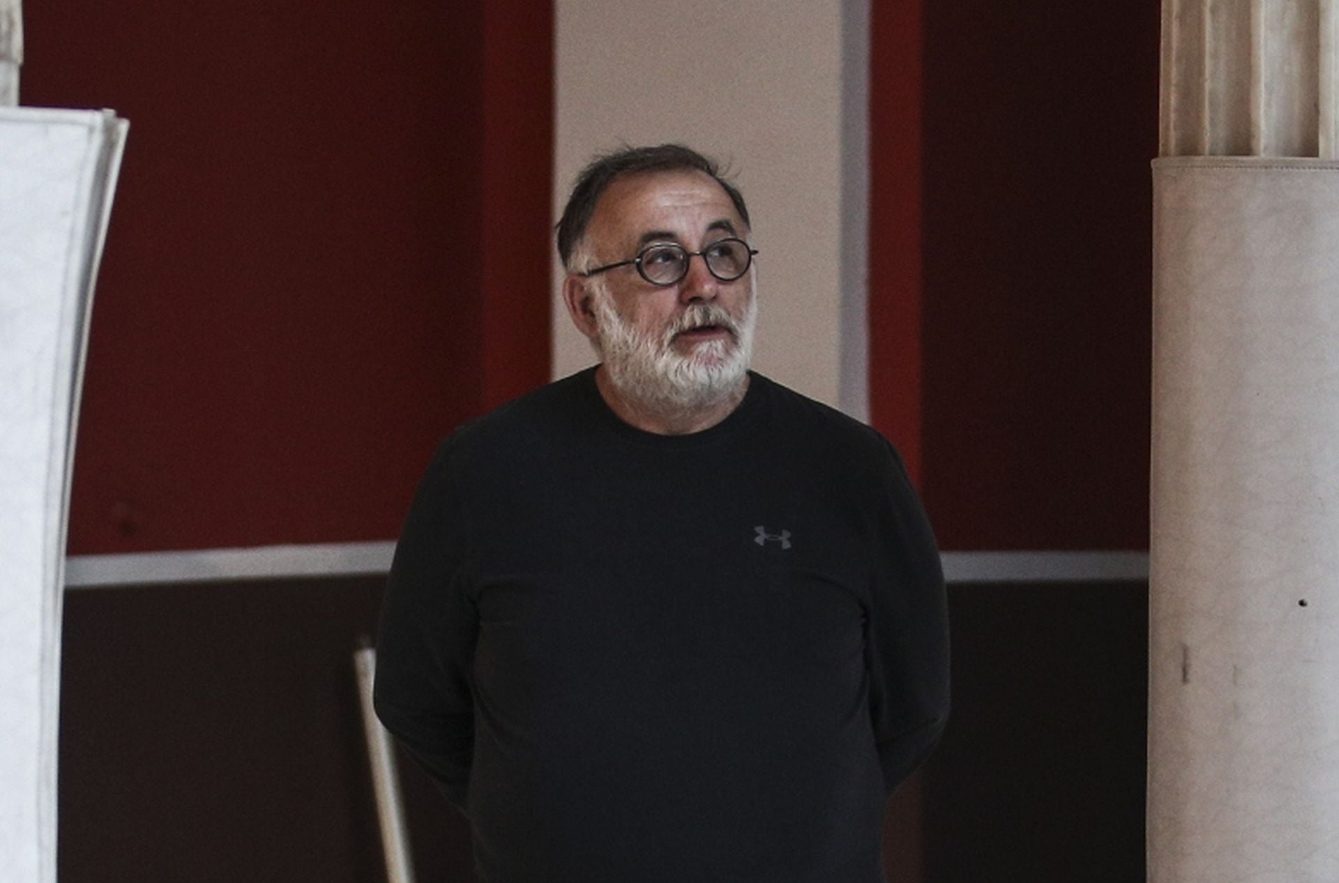 Γιος Θάνου Μικρούτσικου: Μιλά για την πρόκληση του «βαριού» ονόματος και τις αναμνήσεις από τον πατέρα του