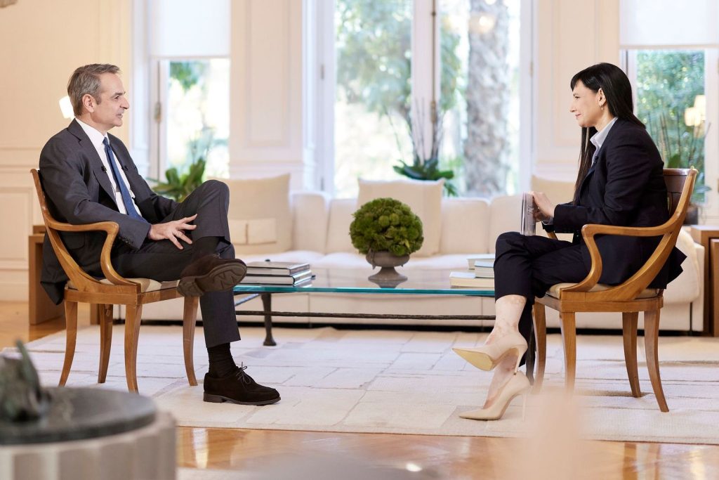 Επιμένουν οι αγρότες: Κλείσιμο παρακαμπτηρίων στη Νίκαια, αποκλεισμοί σε τελωνεία, μπλόκα σε εθνικές οδούς