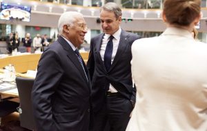 Πώς επήλθε η δύσκολη συμφωνία για την Ουκρανία στις Βρυξέλλες – Έπεσε στο κενό το σχέδιο για τα ρωσικά περιουσιακά στοιχεία