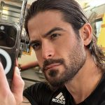 Στον εισαγγελέα οδηγήθηκε o Άρης Μουγκοπέτρος μετά από μήνυση της συζύγου του – «Ένιωσα απειλή και φόβο για μένα και τα παιδιά μου»