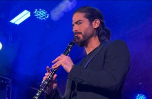 «Κλαίω από τη χαρά μου»: Ο Άρης Μουγκοπέτρος για τα πρόσθετα δάχτυλά του