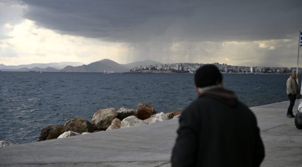 Βροχές την Τρίτη στη νότια Ελλάδα – Τι φέρνει ο καιρός παραμονή και Πρωτοχρονιά