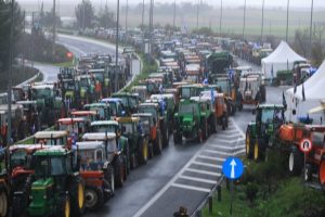 Πρώτα η παραδοχή της κυβερνητικής ευθύνης για τη «σπείρα» του ΟΠΕΚΕΠΕ και μετά ο διάλογος με αγρότες