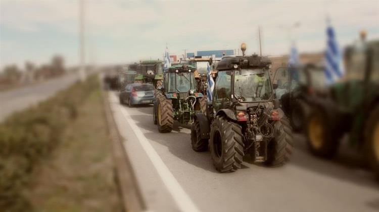 Κλιμακώνονται τα αγροτικά μπλόκα σε όλη τη χώρα – Στο επίκεντρο Καρδίτσα, Λάρισα και Μακεδονία