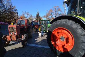 Αγρότες: Ανοίγει το τελωνείο Κήπων για φορτηγά έως Παρασκευή – Τα τρακτέρ παραμένουν