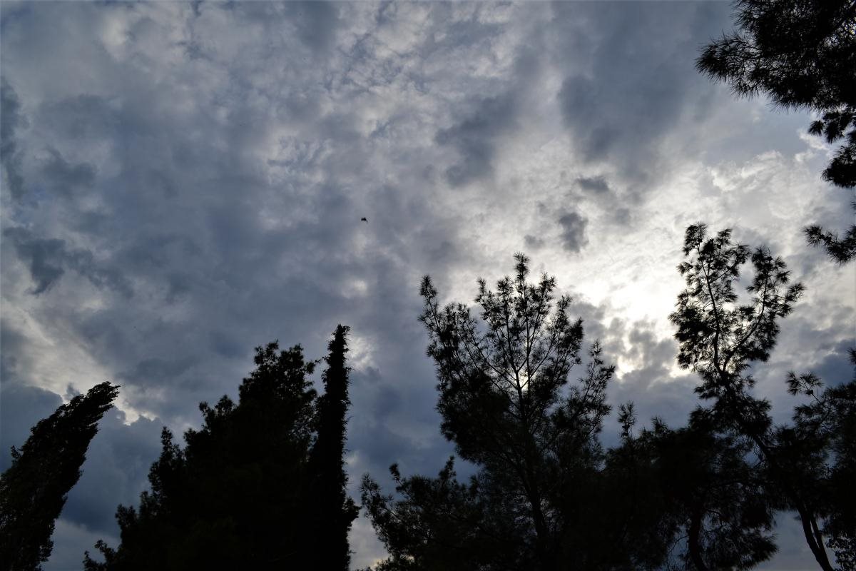 Νεφώσεις και πιθανώς τοπικές βροχές σε κάποιες περιοχές