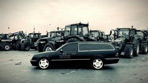 Νεκροφόρες στα μπλόκα: Η σιωπηλή συμμαχία που κανείς δεν περίμενε στα Μάλγαρα