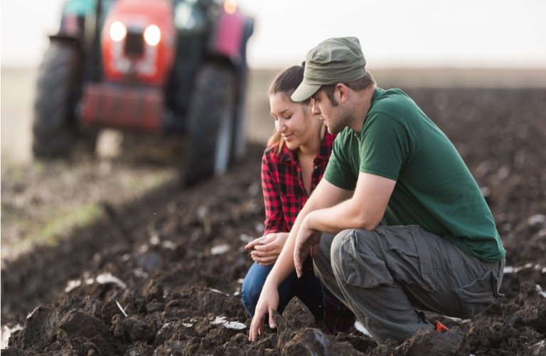 Για να γίνει κανείς Νέος Αγρότης δεν χρειάζεται μόνο γη αλλά κεφάλαια, αναγνωρίζει η Κομισιόν