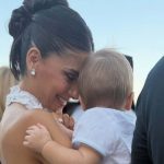 Αλεξάνδρα Νίκα: Η μπλούζα με το «Αργυρός» για τον μικρό Μπίλυ που έκλεψε τις εντυπώσεις