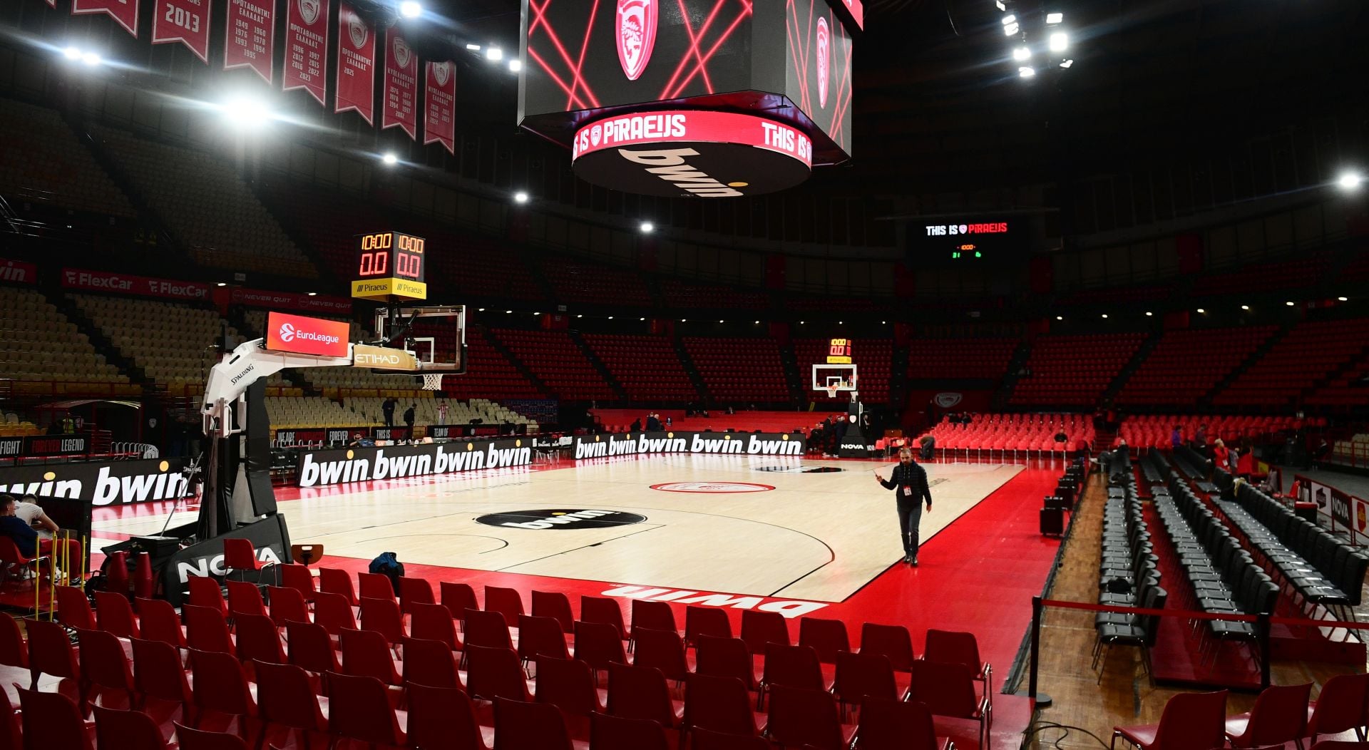 Αναβλήθηκε λόγω κακοκαιρίας το παιχνίδι του Ολυμπιακού με τη Φενέρμπαχτσε