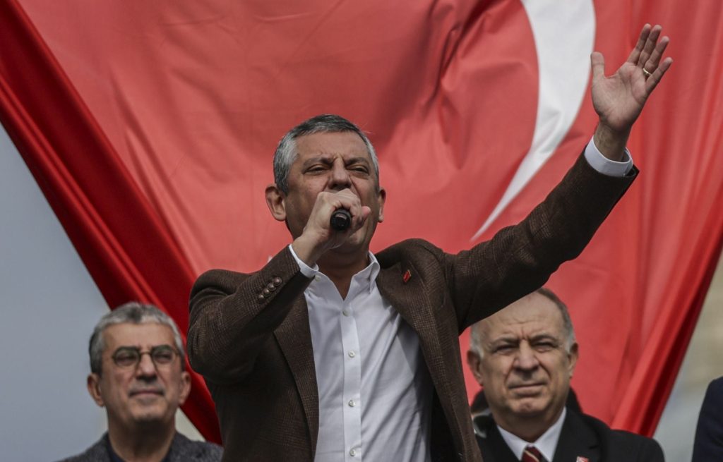 Τουρκία: Ο ηγέτης της αντιπολίτευσης επαινεί τις οικονομίες Βουλγαρίας και Ελλάδας