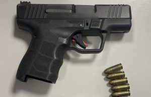 Συνελήφθη στην Αθήνα 36χρονος οδηγός που είχε στην κατοχή του πιστόλι με φυσίγγιο στη θαλάμη