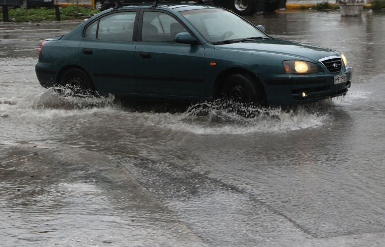 Κακοκαιρία Byron: Υπερχείλισαν οι ποταμοί Πηνειός και Ενιπέας